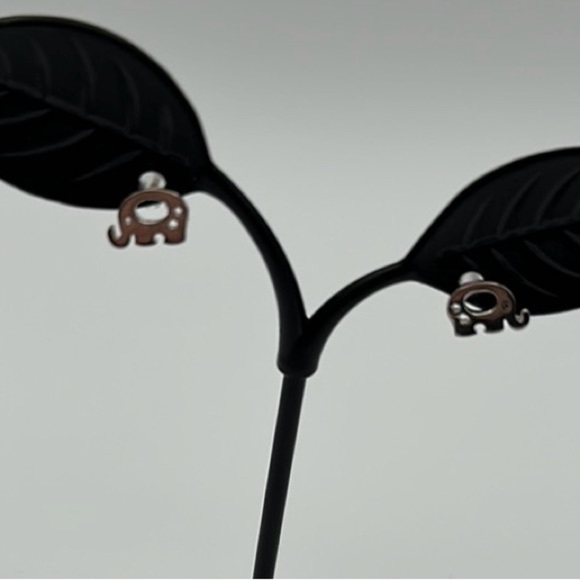 Cute Silver Elephant Studs - Picture 5 of 5